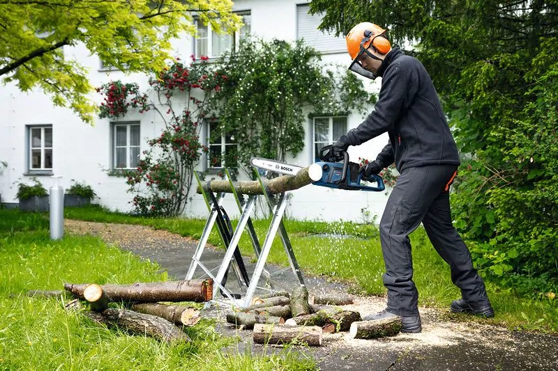 Bosch 06008D3000 GKE 18V-40 láncfűrész (akku és töltő nélkül) kép 7