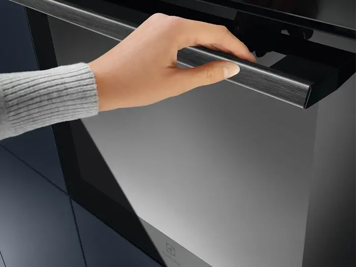 Electrolux EOC8P39WZ SteamCrisp 700 Gőzsütő pirolitikus tisztítással kép 2